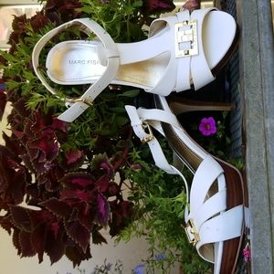 Marc Fisher strappy sandals. size 6